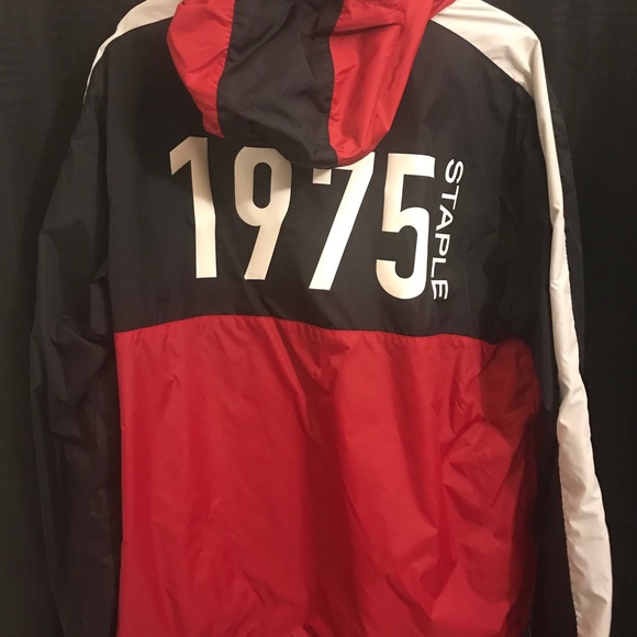 Staples Nylon pullover - Picture 2 of 2